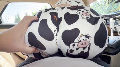 My Big Ass in Cute Pajama Made Stranger Cum on Self in the Car