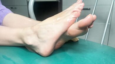 PERFECT BALLERINAS OILY ARCHED FEET TEASE