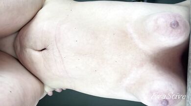 hanging tits of a 65-year-old granny move to the beat of a dick