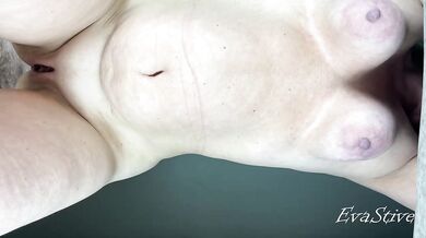 hanging tits of a 65-year-old granny move to the beat of a dick