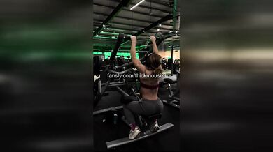 18yo's Pussy Leaks During Intense TikTok Dance – Wet & Glistening!
