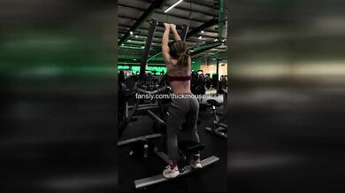 18yo's Pussy Leaks During Intense TikTok Dance – Wet & Glistening!
