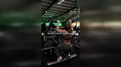 18yo's Pussy Leaks During Intense TikTok Dance – Wet & Glistening!