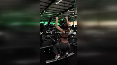 18yo's Pussy Leaks During Intense TikTok Dance – Wet & Glistening!