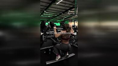 18yo's Pussy Leaks During Intense TikTok Dance – Wet & Glistening!
