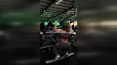 18yo's Pussy Leaks During Intense TikTok Dance – Wet & Glistening!