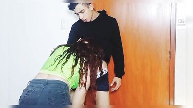Entro a escondidas a la casa de mi novio