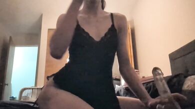 Shut In Girl Practices For Her Crush In Her Messy Bedroom