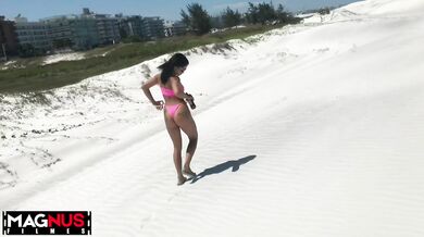 Beach day lust stranger fucks petite teen in public cowgirl