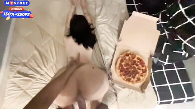 GIRLFRIEND GETS JEALOUS OF MY PIZZA AND WANTS TO FUCK BEFORE I EAT IT ft. Amberzinha