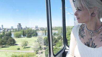 risky public cable car blowjob - naughty in the sky / SallyDinosaur