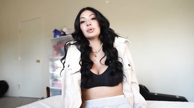 Sisters hot friend wants to sell me her used bed busty latina sissy deep throat caught on cam