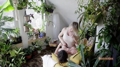 Real couple's afternoon delight cowgirls cumming sensually on couch