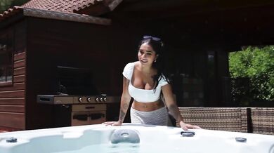 Influencer lets real estate agent fuck her ass raw cumshot finish Yasmina Khan
