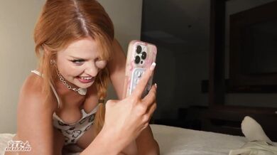 Redhead stranger blows a stranger in a hotel mix-up
