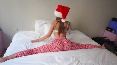Horny yoga slut splits into rough Christmas fuck and swallows every drop