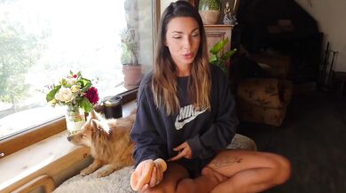 Roxy Fox MILF teaches how to eat pussy like a hungry slut