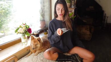 Roxy Fox MILF teaches how to eat pussy like a hungry slut