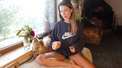Roxy Fox MILF teaches how to eat pussy like a hungry slut