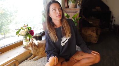 Roxy Fox MILF teaches how to eat pussy like a hungry slut