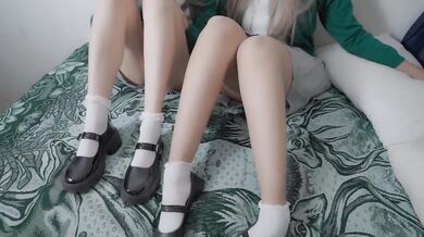 Amateur colegiala threesome with latina babe trio exposed