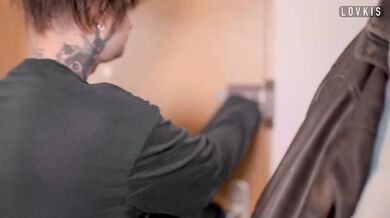 Fucked the alt-girl courier and came inside her big tits