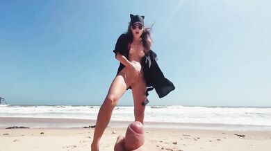 Teen girl masturbates barefoot on nude beach while guy jerks off and cums watching