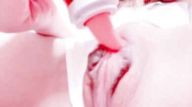 MILF’s lewd new toy gets her pussy licked raw glistening shaved clit exposed
