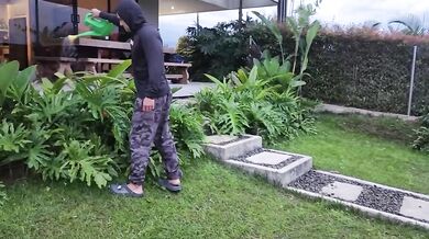 Gardener breeds his MILF boss until she gushes cum dripping climax