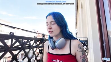 French vlog girl gets shaved backstage Berlin solo big tits