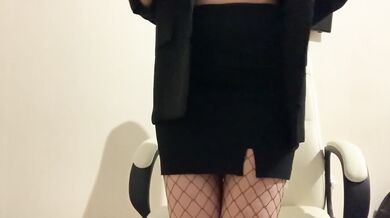The teacher made me watch her bring herself to orgasm with that fat ass and bald pussy