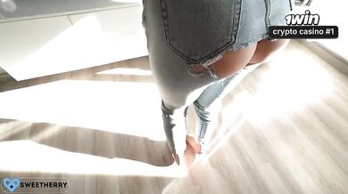 These jeans split on her big juicy ass raw doggystyle sex
