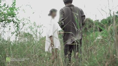 Tiny pussy in high grass [H31]
