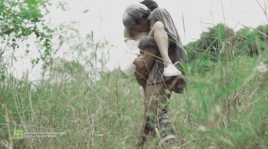 Tiny pussy in high grass [H31]