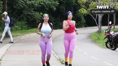 POV anal, mi mejor amiga le encanta mirar como me follan el culo des pues de una larga caminata