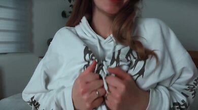 Curvy dildo whore gushes wet pussy with no panties