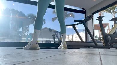 Fit teen bubble butt gets fucked raw by her personal trainer after gym session