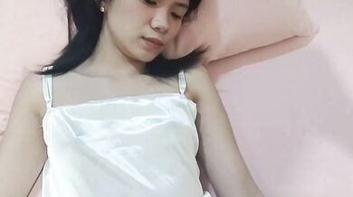Stepsister's sloppy blowjob leaves her gagging and dripping inches deep