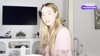 Rosie Rider Gobbles Morning Wood Sucked Off By Hot Step Sis Tangled In Sheets