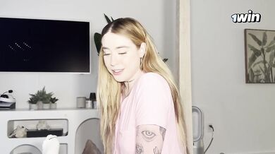 Rosie Rider Gobbles Morning Wood Sucked Off By Hot Step Sis Tangled In Sheets