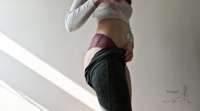 Redhead yoga pants try-on haul tease big juicy bubble butt amateur babe stripped for you