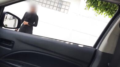 Streetwalker trades cash for a stranger’s big dick in gym leggings missionary