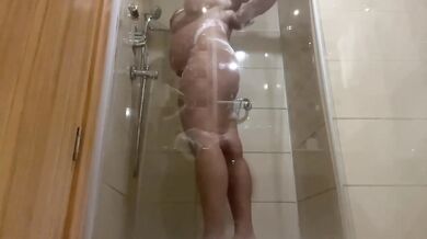 Milf showers then fists herself raw squirt on vacation