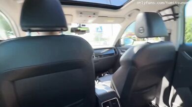 Taxi cocksucker gets caught blowing a hung Italian MILF while voyeur driver watches