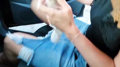 Hitchhiker pays for ride with wild public blowjob outside