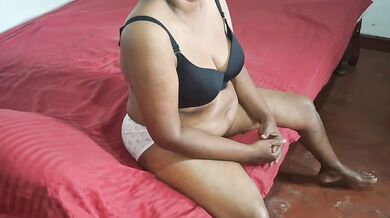 Sri Lankan Sinhala spa lady loses it on bed raw amateur fuck