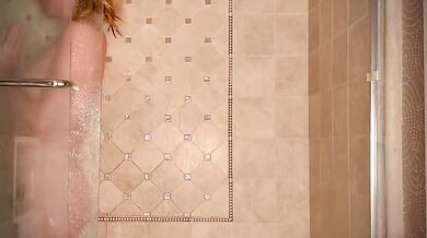 MILF Queen Reya Lovenlight gushes all over a black dildo squirt