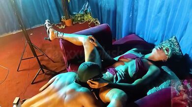 Ebony slut deepthroats BBC while filmed on phone