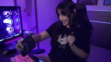Gamer girl stepsis gives her alone ex a messy surprise big booty twitch streamer