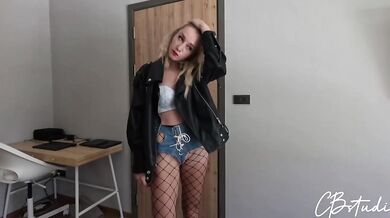 Stepdad was shocked when his stepdaughter made him cum deep inside her tight pussy
